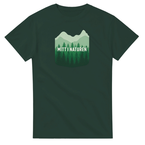 Mörkgrön t-shirt med illustration av granskog och bergstoppar