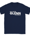 Mörkblå t-shirt med vit text som lyder ”Alla heter Glenn i Göteborg”, inspirerad av klassisk Göteborgshumor.