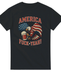 Svart t-shirt med amerikansk örn som håller ölsejdel och texten ”America F*ck Yeah!”.