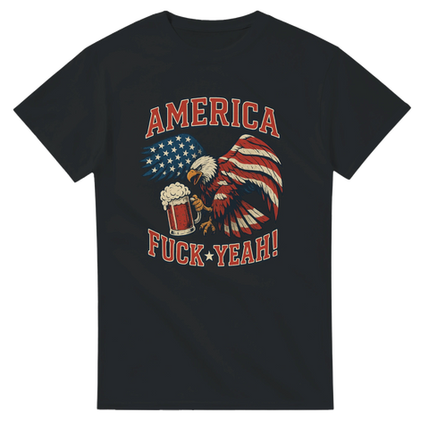 Svart t-shirt med amerikansk örn som håller ölsejdel och texten ”America F*ck Yeah!”.