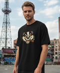 Billy Badger-motiv med arg grävling som röker cigarr på svart oversized ekologisk t-shirt.