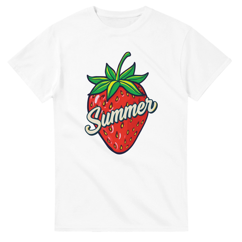 Vit t-shirt med färgstark jordgubbsillustration och nostalgisk typografi