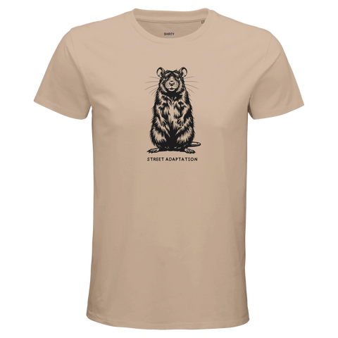 Illustrerad råtta med texten Street Adaptation på sandfärgad t-shirt