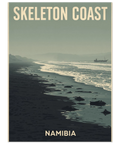 Närbild på en travel poster med texten Skeleton Coast och Namibia i dämpade blågrå toner och stram minimalistisk design.