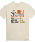 BBQ Timer design med grill, korvar, texten "Rare, Medium, Well Done" och ölglas på beige t-shirt.