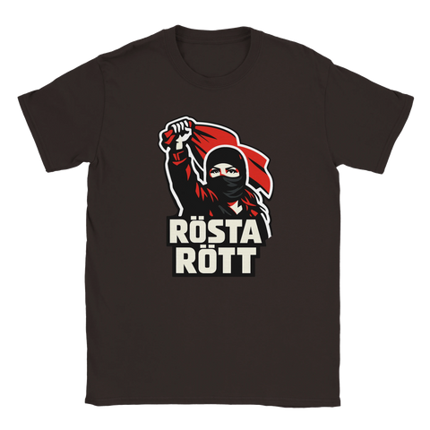 Brun t-shirt med kraftfullt politiskt motiv och tydlig attityd