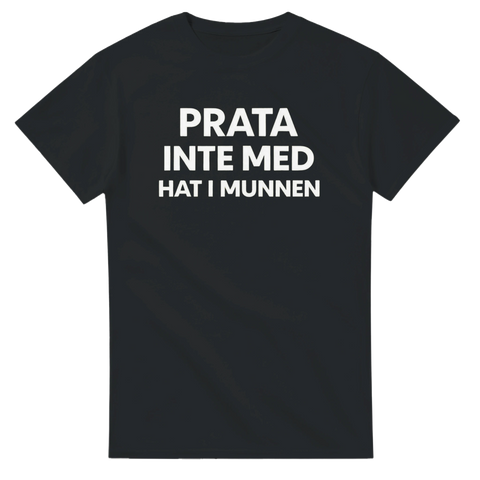 Stilren vit text med ett viktigt samhällsbudskap – svart t-shirt