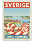 Retro poster med texten Gränna - Polkagrisar, röda stugor vid en sjö och stora röd-vita polkagrisar i förgrunden.