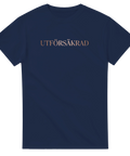 Elegant grafiskt citat Utförsäkrad på marinblå bakgrund – rolig t-shirt för sambo