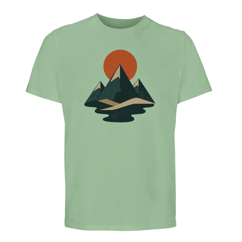 Nostalgisk illustration av soluppgång över berg på grön t-shirt