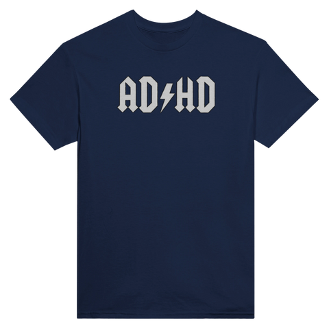 Marinblå t-shirt med vitt AD/HD motiv inspirerat av rockband