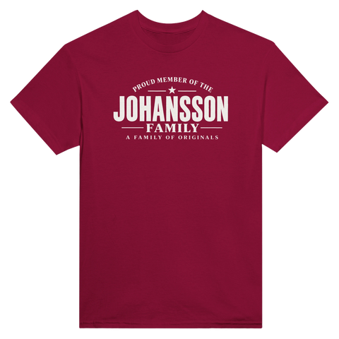 Vinröd t-shirt med texten Johansson – A Family of Originals