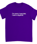 T-shirt med text Sorry I was late I saw a squirrel i lila färg