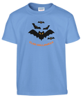 Ljusblå barn-t-shirt med orange Glad Halloween-text och svarta fladdermusmotiv