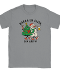 Grå t-shirt med en julgran och snögubbe som skålar och texten ”Barra en sista, sen går vi”.