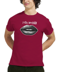 Popkonst mun med prickigt raster och "Pussemun" text på röd t-shirt.