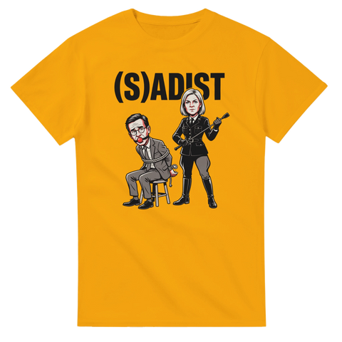 Grafisk illustration med (S)adist text och politiska ledare på gul t-shirt