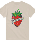 Jordgubbsmotiv med text "Summer" på beige t-shirt.