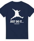 Parodi på Jordan-logga med överviktig man och texten "Just do it... Tomorrow" på marinblå t-shirt.