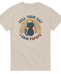 Sandfärgad t-shirt med illustrerad svart katt och skämtsam textdesign