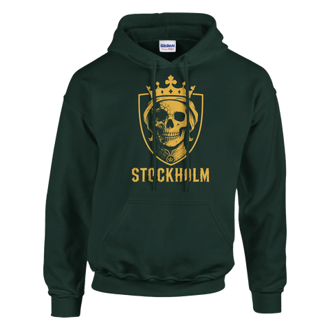Mörkgrön hoodie med grafiskt tryck av en krönt dödskalle och texten Stockholm