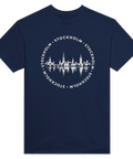 Marinblå t-shirt med Stockholms stadssiluett och texten Stockholm i en cirkel.