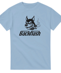 Satiriskt hundmotiv med attityd och texten Backflash – kaxig t-shirt