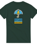 Glad paraply-emoji med texten "ÄNTLIGEN SVENSK SOMMAR" i blått och gult på mörkgrön t-shirt.