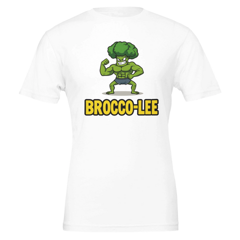 Brocco-Lee, muskulös broccolifigur med gult texttryck på vit t-shirt.