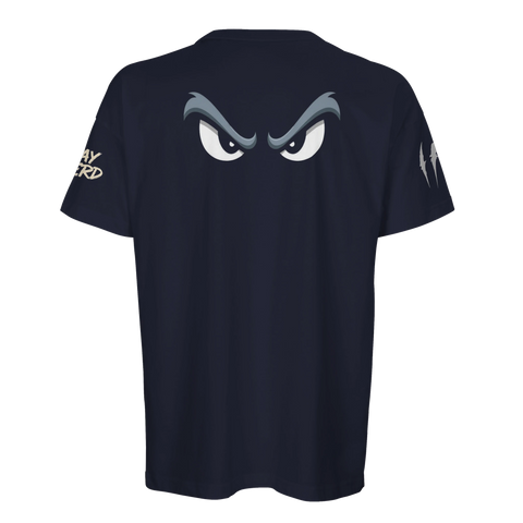 Grafiskt tryck av intensiva ögon på baksidan av en mörkblå t-shirt