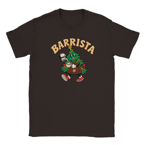 Brun t-shirt med en kaffeserverande julgran och texten ”Barrista”.
