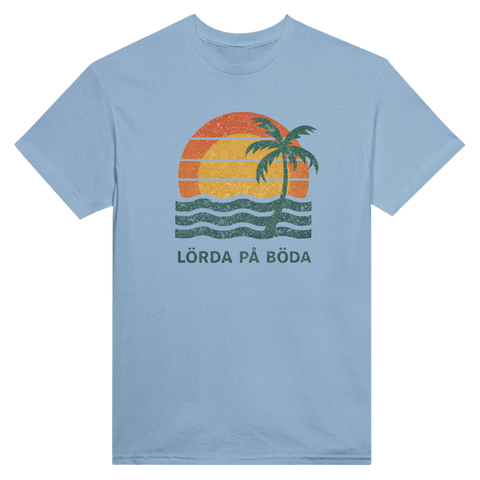 Nostalgisk sommarillustration med sol och hav på ljusblå t-shirt