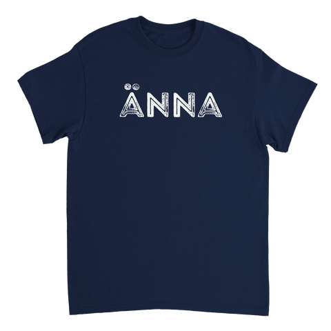 ÄNNA" text med sliten look på marinblå t-shirt, retro design.