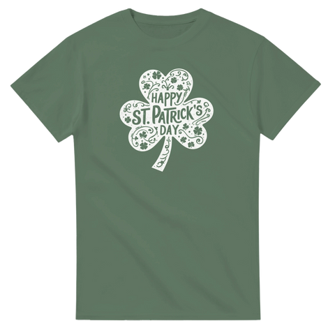 Klassiskt irländskt motiv med mönstrad fyrklöver på olivgrön t-shirt