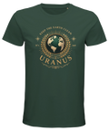 Grön t-shirt med grafiskt jordglobsemblem och humoristisk textdesign