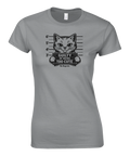 Svartvit katt i mugshot med text "Guilty of Being Too Cute" på grå dam-t-shirt.