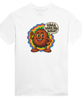 Vit t-shirt med en glad kokosnöt med färgglad bakgrund och texten Våga vara dig själv.