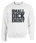 SMALL DICK ENERGY" i marinblå blockbokstäver med guldkant på vit sweatshirt.