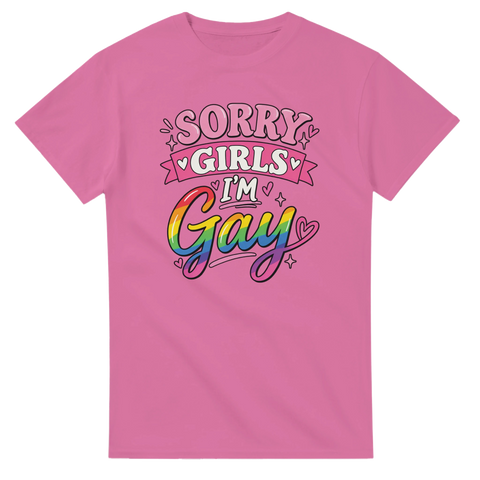 Rosa t-shirt med Sorry Girls I'm Gay tryck i regnbågens färger