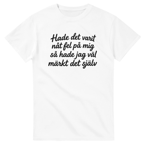 Minimalistiskt citat-tryck med humoristisk text på vit t-shirt