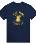 Klassiskt semestermotiv med cocktail och vågor – rolig t-shirt för sommaren