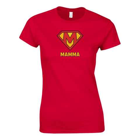 Röd t-shirt med gult och rött M-emblem – superhjälte-tema för mamma