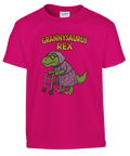 Humoristisk Grannysaurus Rex illustration på ceriserosa t-shirt för barn