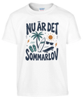 Lekfull illustration med palm och surfbräda – sommarlov t-shirt för barn