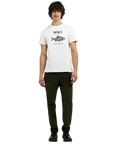 Vit t-shirt med en svartvit bild av en mört och texten “MÖRT RUTILUS RUTILUS” på bröstet.