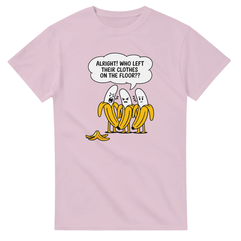 Grafiskt bananmotiv med humoristisk text på rosa t-shirt