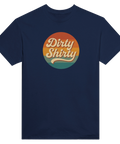 Dirty Shirty-tryck i retrostil med orange, gul, turkos cirkel på marinblå t-shirt.