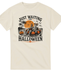 Grafisk illustration av skelett i badring med drink – halloween-motiv