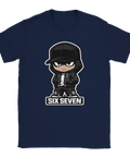 Mörkblå t-shirt med minimalistisk karaktärsdesign och kryptiskt budskap