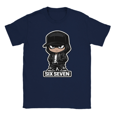 Mörkblå t-shirt med minimalistisk karaktärsdesign och kryptiskt budskap